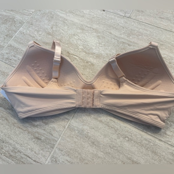Seamless Breathable Lightly Padded Nude Bra- 38C - Picture 4 of 8
